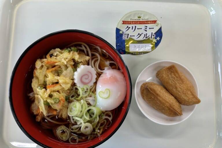 【親和の学生寮】今日の晩ごはん☆かき揚げ温玉うどん