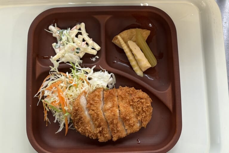 【親和の学生寮】今日の晩ごはん☆とんかつ