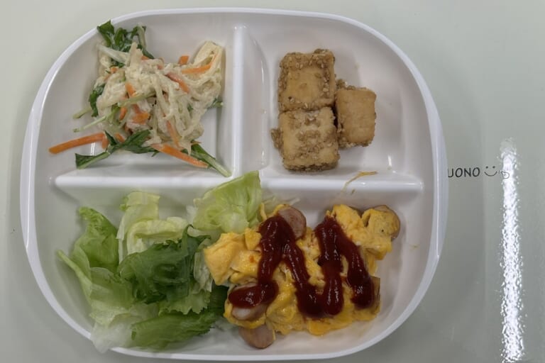 【親和の学生寮】今日の朝ごはん☆ウインナーのスクランブルエッグ