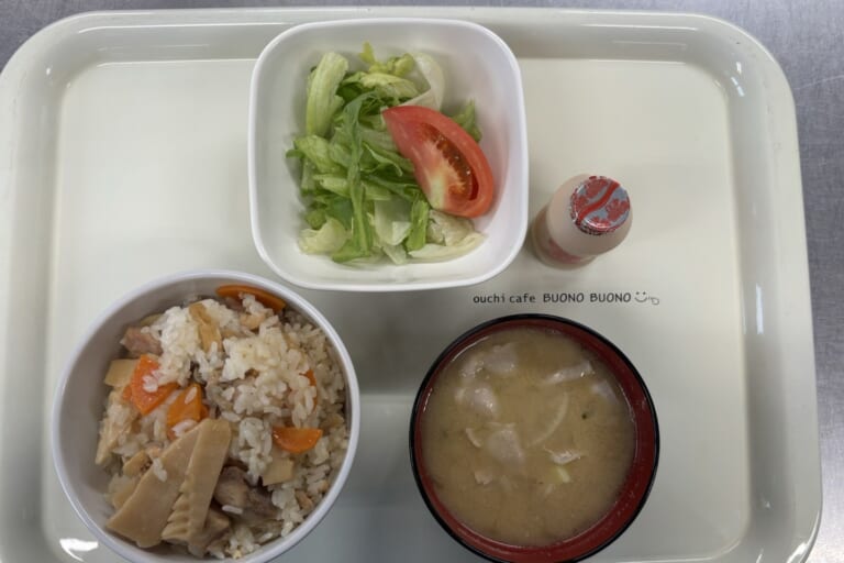 【親和の学生寮】今日の朝ごはん☆まぜごはんと豚汁