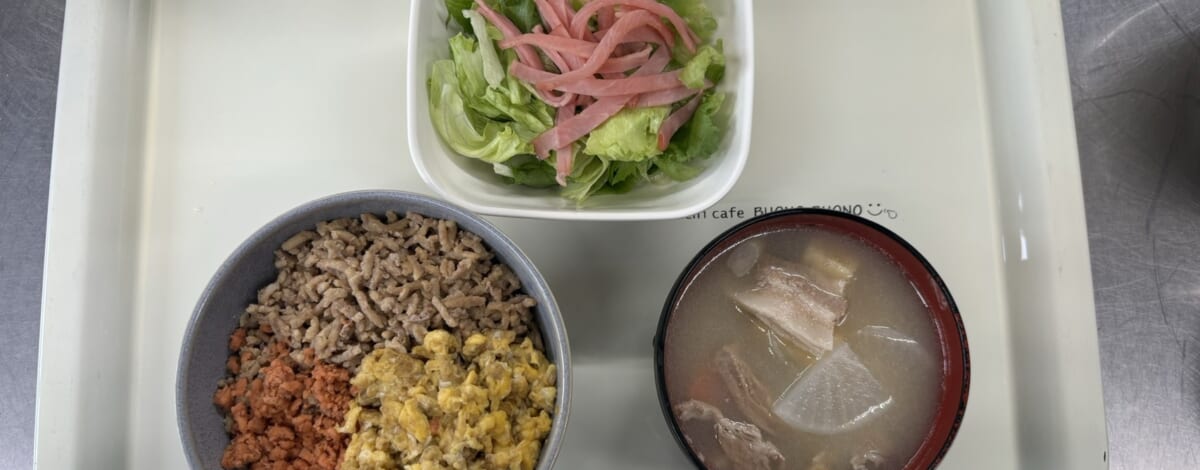 【親和の学生寮】今日の朝ごはん☆三色ごはん