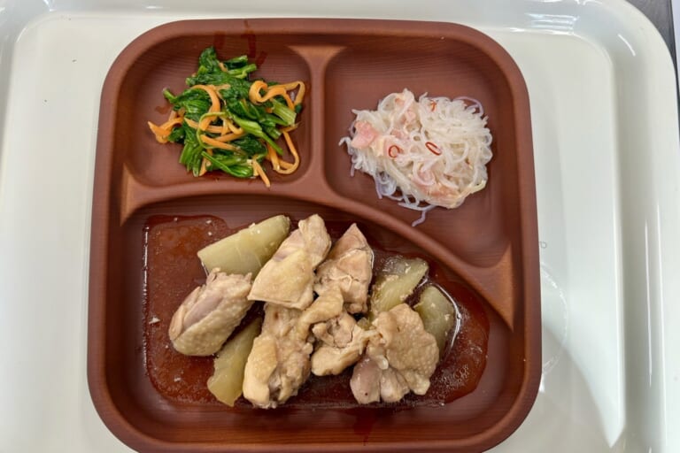 【親和の学生寮】今日の晩ごはん☆鶏もも大根煮