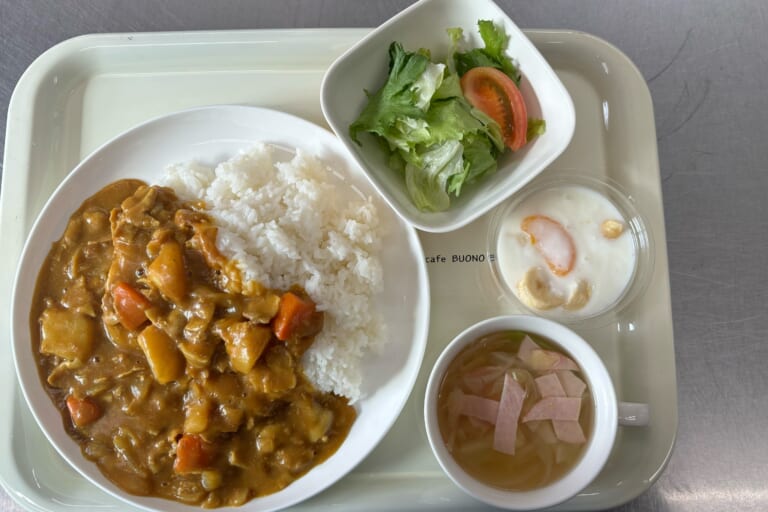 【親和の学生寮】今日の晩ごはん☆カレーライス