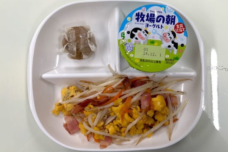 【親和の学生寮】今日の朝ごはん☆もやしとベーコンのたまご炒め