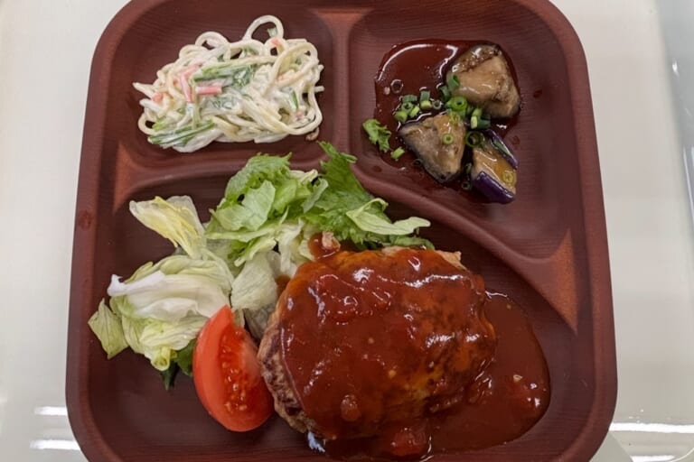 【親和の学生寮】今日の晩ごはん☆ハンバーグ