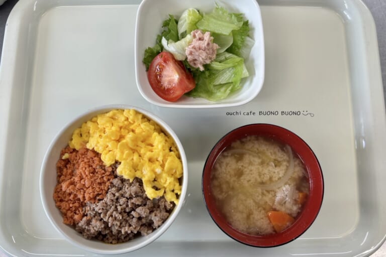 【親和の学生寮】今日の朝ごはん☆三色ごはん