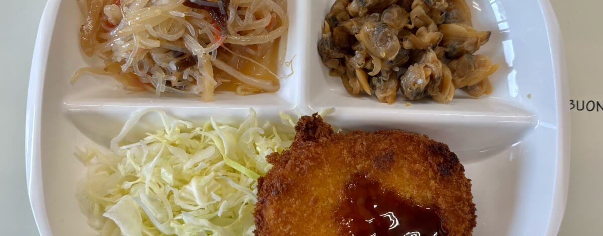 【親和の学生寮】今日の朝ごはん☆コロッケと春雨サラダ
