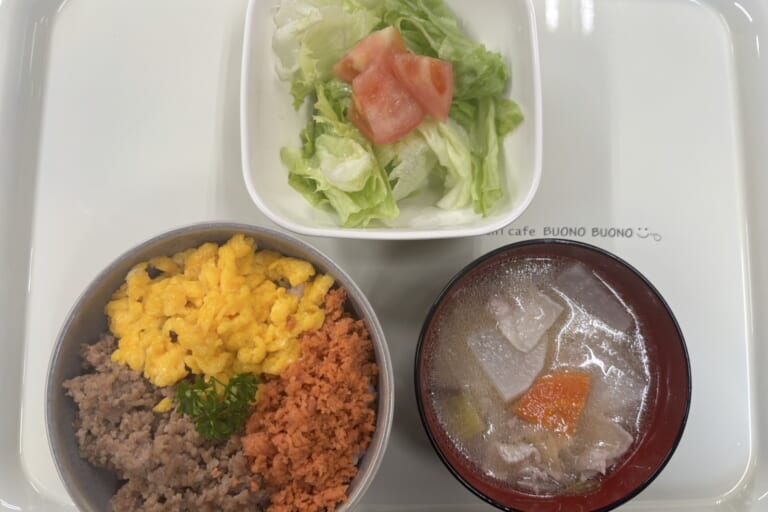 【親和の学生寮】今日の朝ごはん☆三色ごはん