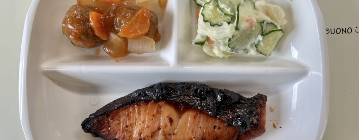 【親和の学生寮】今日の朝ごはん☆焼魚とポテトサラダ