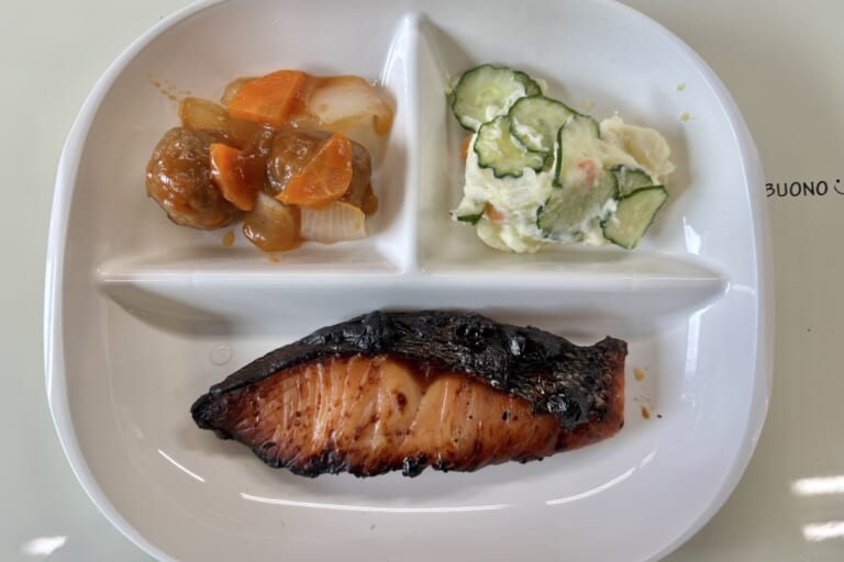【親和の学生寮】今日の朝ごはん☆焼魚とポテトサラダ
