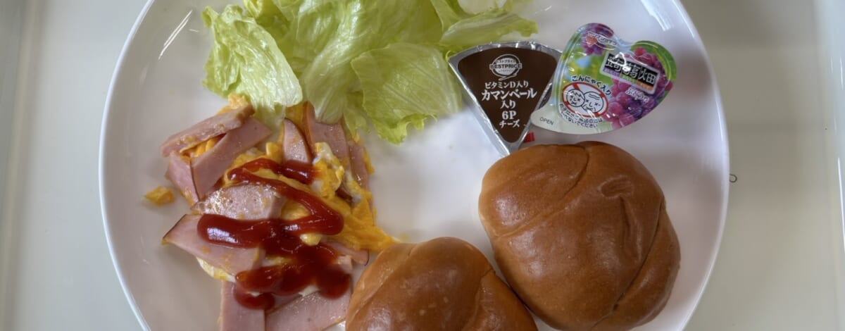 【親和の学生寮】今日の朝ごはん☆ベーコンスクランブルエッグ
