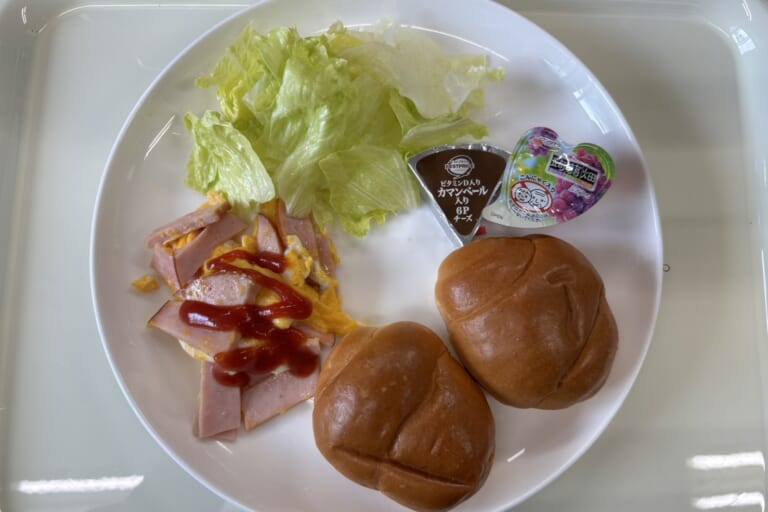 【親和の学生寮】今日の朝ごはん☆ベーコンスクランブルエッグ