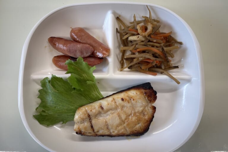 【親和の学生寮】今日の朝ごはん☆魚とウインナー