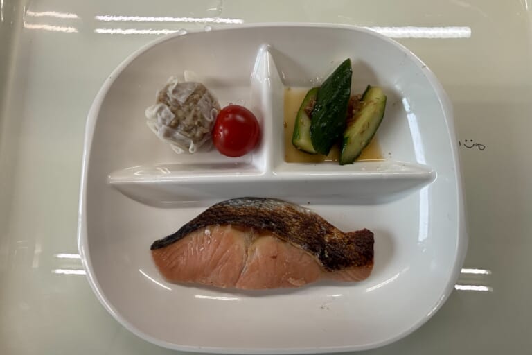 【親和の学生寮】今日の朝ごはん☆焼魚としゅうまい