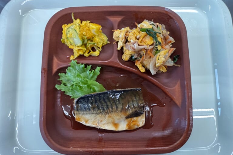【親和の学生寮】今日の晩ごはん☆魚と豚ニラ玉
