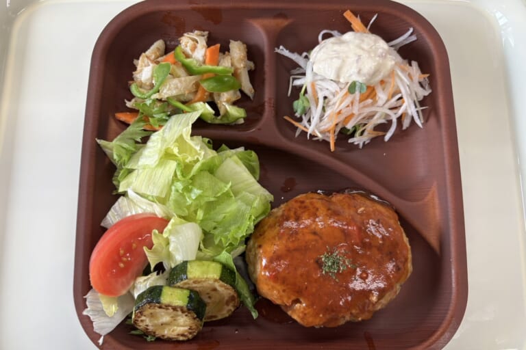 【親和の学生寮】今日の晩ごはん☆ハンバーグ