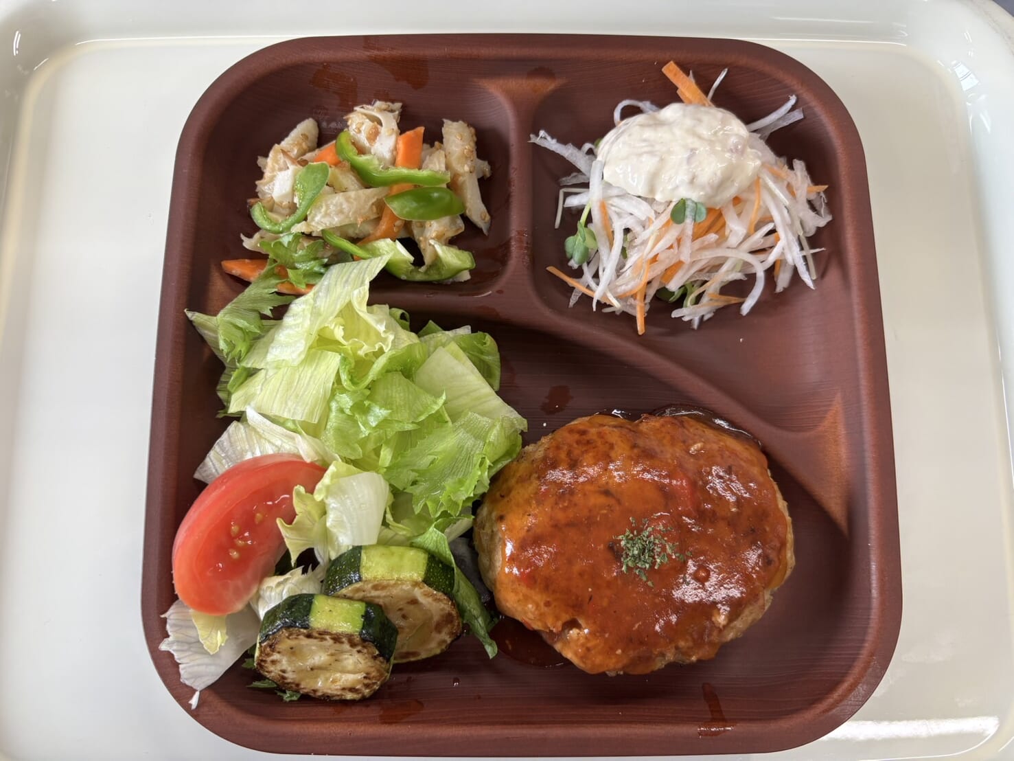 【親和の学生寮】今日の晩ごはん☆ハンバーグ