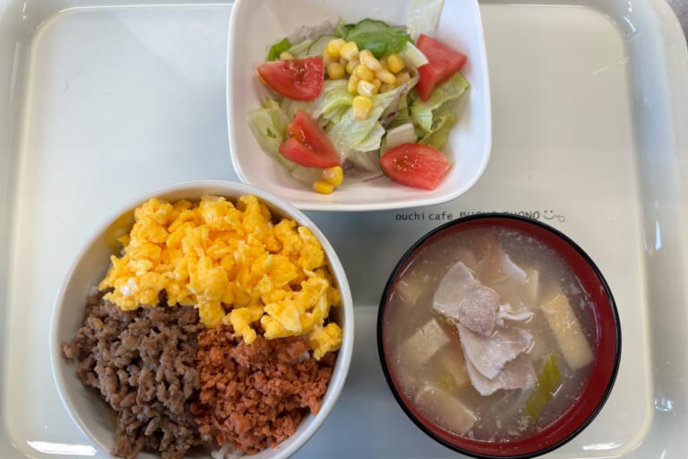 【親和の学生寮】今日の朝ごはん☆三色ごはん