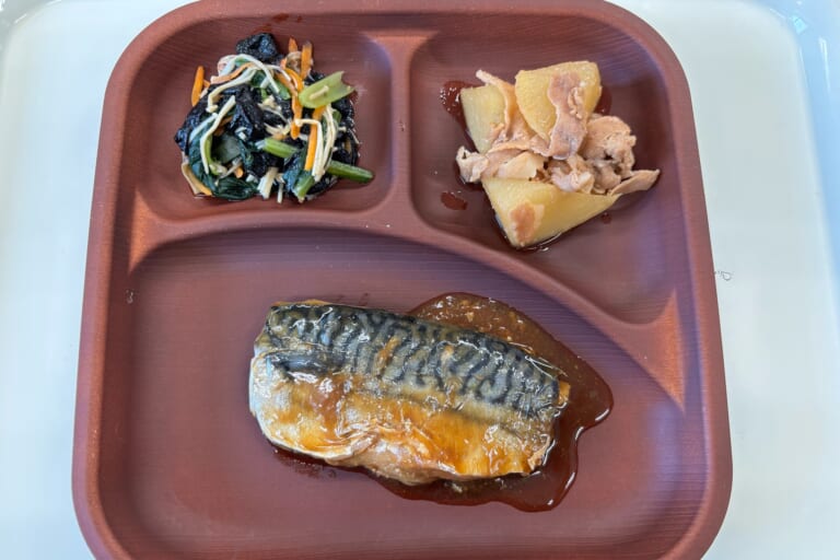 【親和の学生寮】今日の晩ごはん☆魚と豚バラ大根