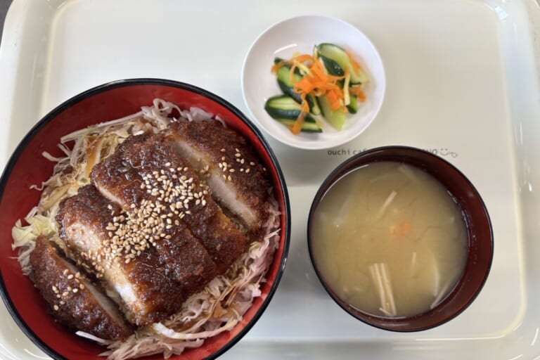 【親和の学生寮】今日の晩ごはん☆ソースかつ丼