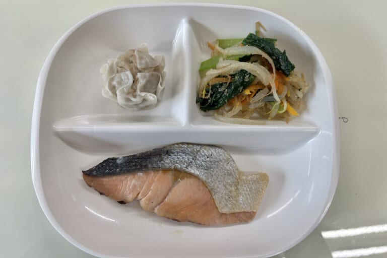 【親和の学生寮】今日の朝ごはん☆焼き魚としゅうまい