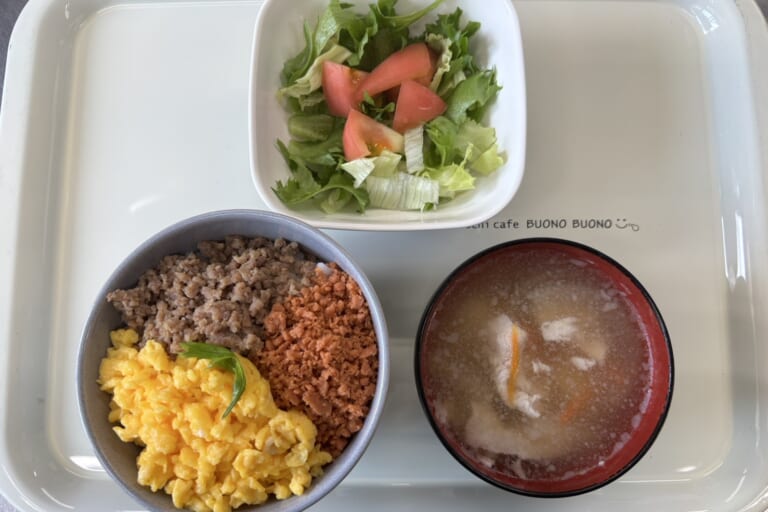 【親和の学生寮】今日の朝ごはん☆三色ごはん
