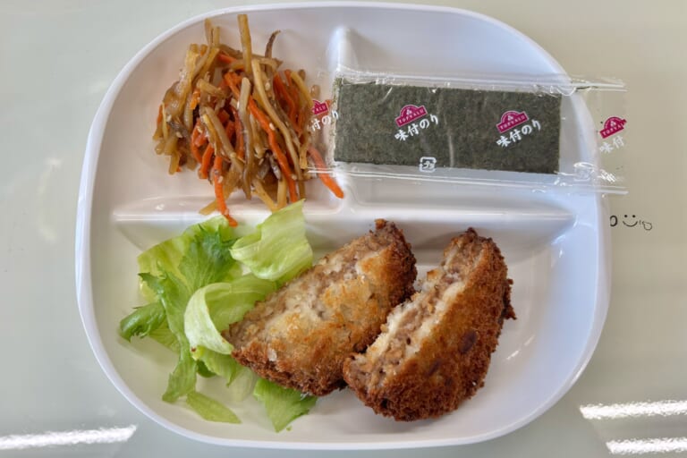 【親和の学生寮】今日の朝ごはん☆メンチカツ