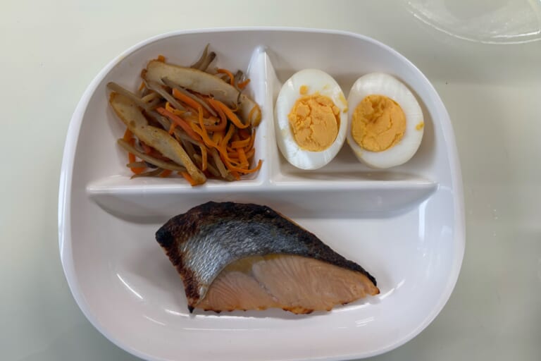 【親和の学生寮】今日の朝ごはん☆焼き魚と煮たまご