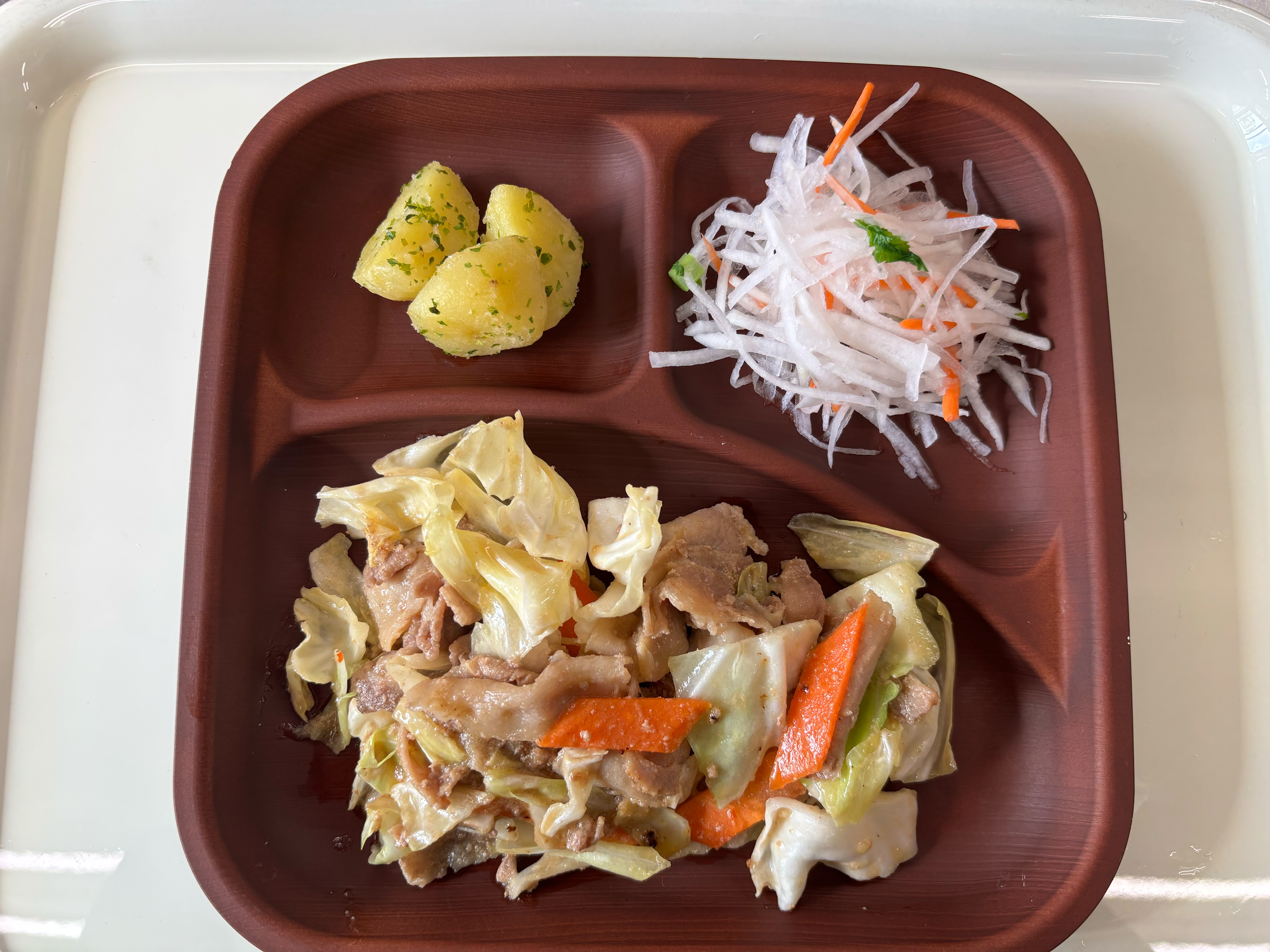 【親和の学生寮】今日の晩ごはん☆キャベツと豚肉のみそ炒め