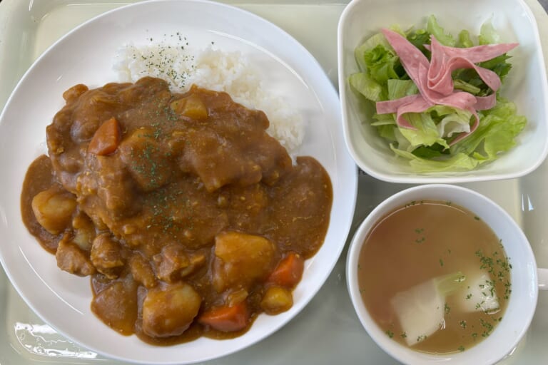 【親和の学生寮】今日の晩ごはん☆カレーライス