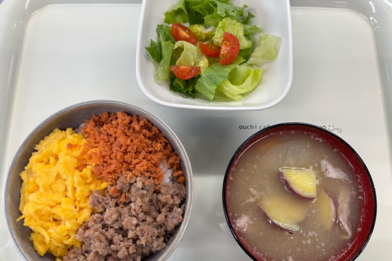 【親和の学生寮】今日の朝ごはん☆三色ごはん