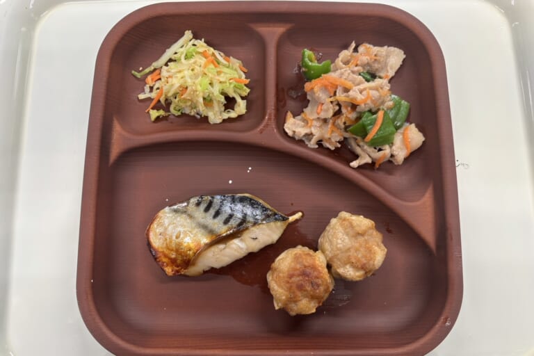 【親和の学生寮】今日の晩ごはん☆焼き魚と揚げシュウマイ