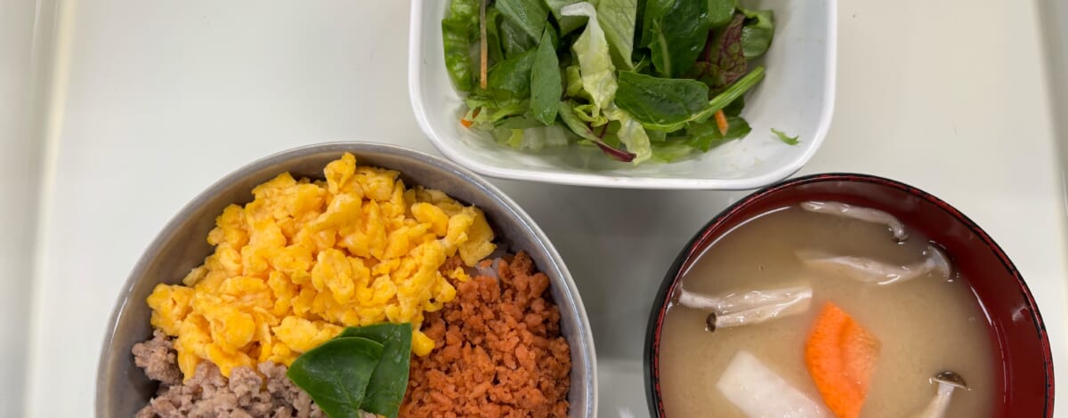 【親和の学生寮】今日の朝ごはん☆三色ごはん