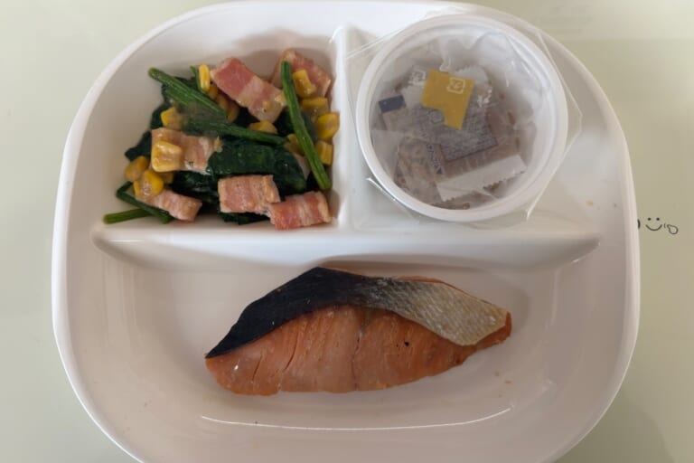 【親和の学生寮】今日の朝ごはん☆ほうれん草ベーコン炒め