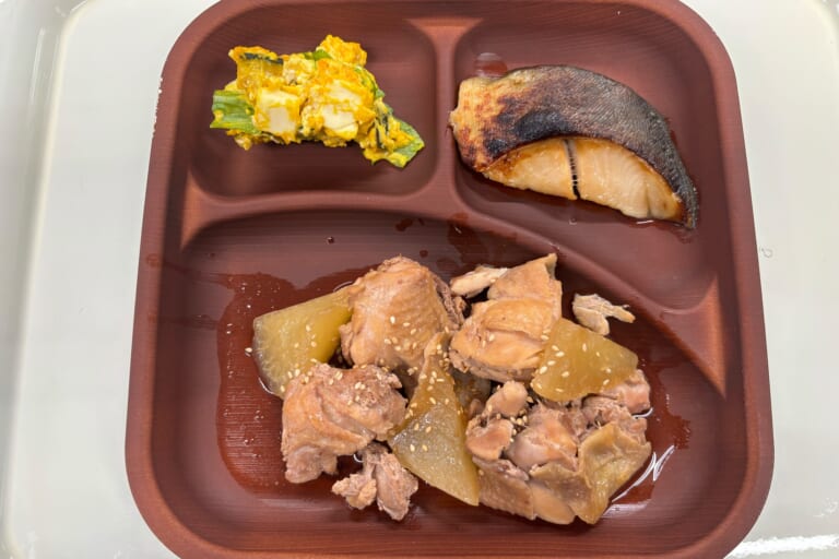 【親和の学生寮】今日の晩ごはん☆とり肉大根煮