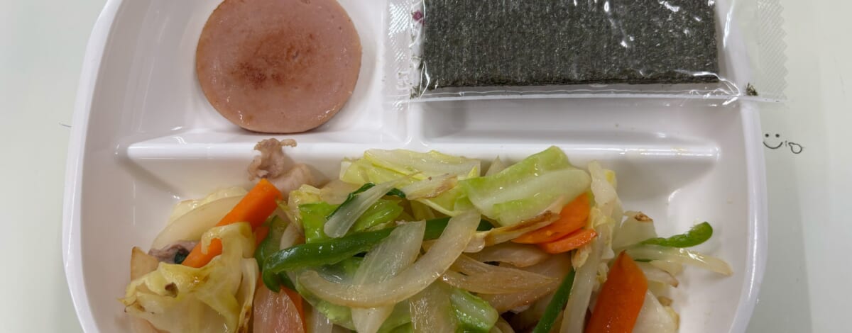 【親和の学生寮】今日の朝ごはん☆肉野菜炒め