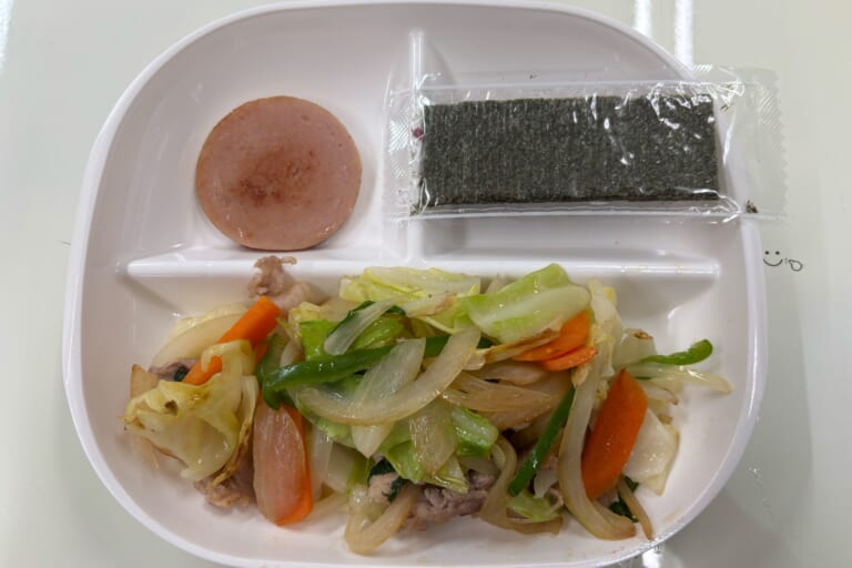 【親和の学生寮】今日の朝ごはん☆肉野菜炒め