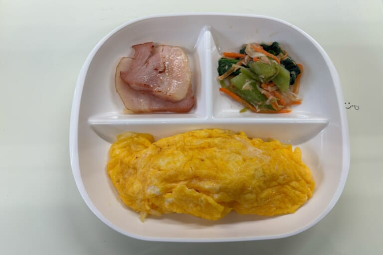 【親和の学生寮】今日の朝ごはん☆チーズオムレツ