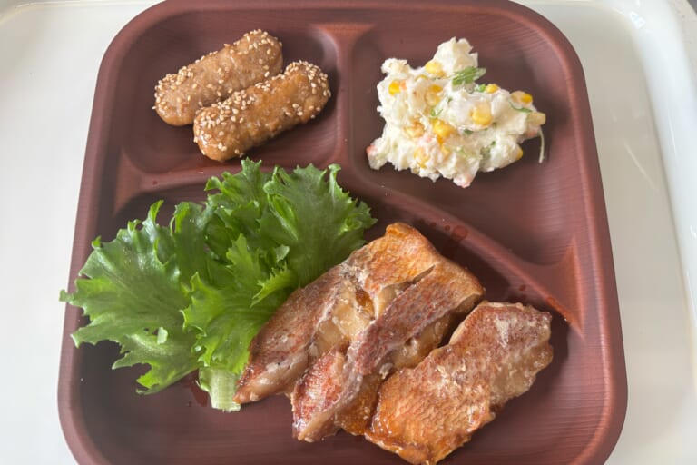 【親和の学生寮】今日の晩ごはん☆煮魚とつくね