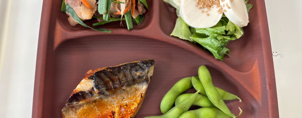 【親和の学生寮】今日の晩ごはん☆焼き魚と豚ニラ炒め