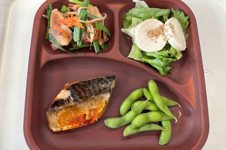 【親和の学生寮】今日の晩ごはん☆焼き魚と豚ニラ炒め