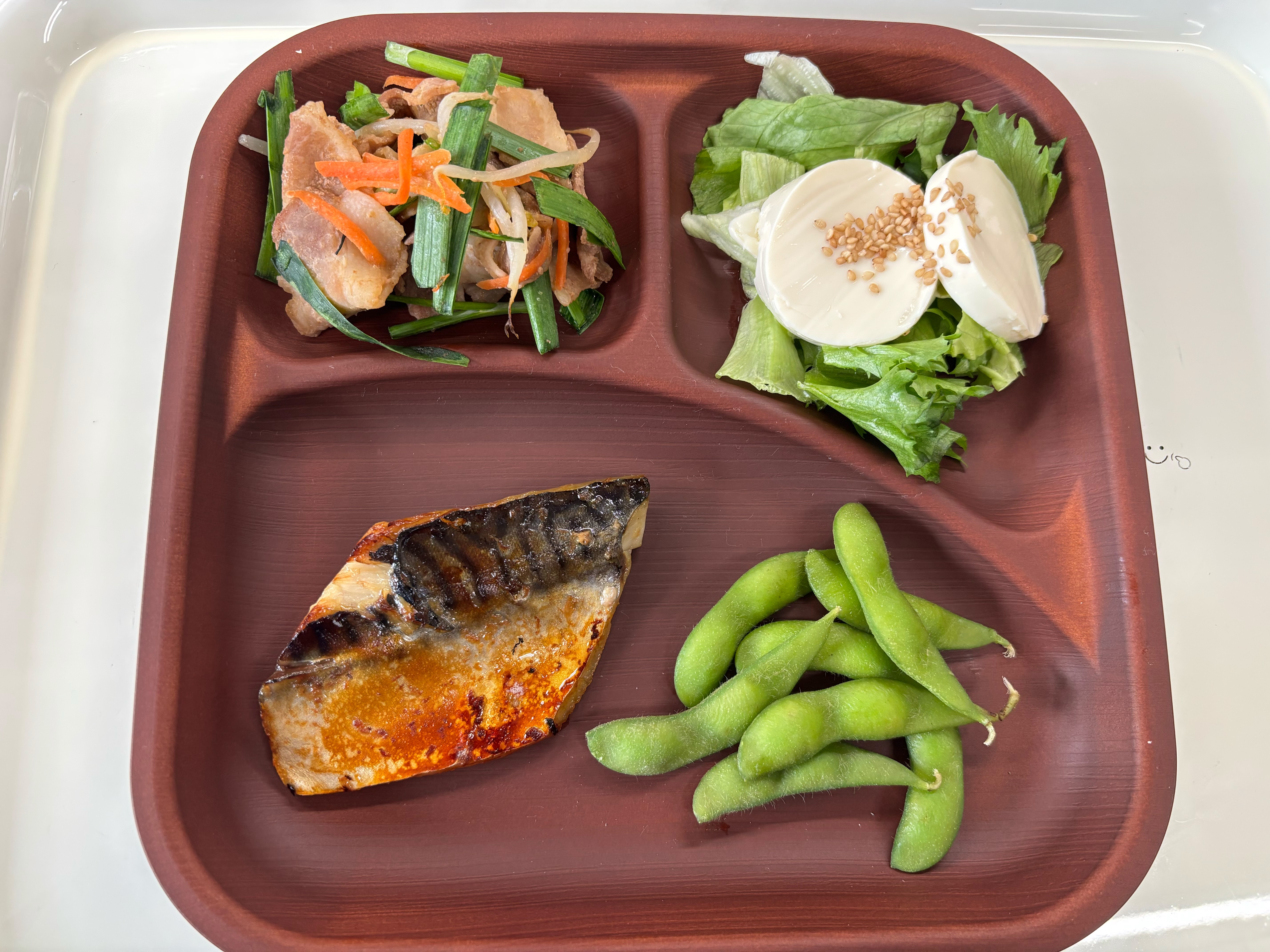 【親和の学生寮】今日の晩ごはん☆焼き魚と豚ニラ炒め