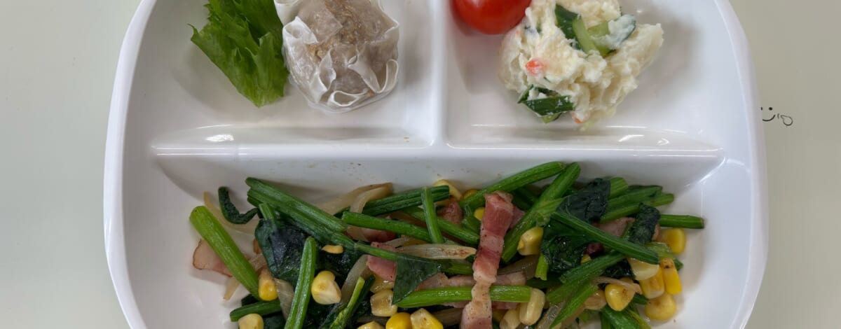 【親和の学生寮】今日の朝ごはん☆ほうれん草とベーコン炒め