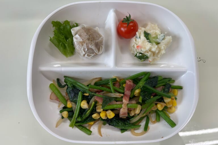 【親和の学生寮】今日の朝ごはん☆ほうれん草とベーコン炒め