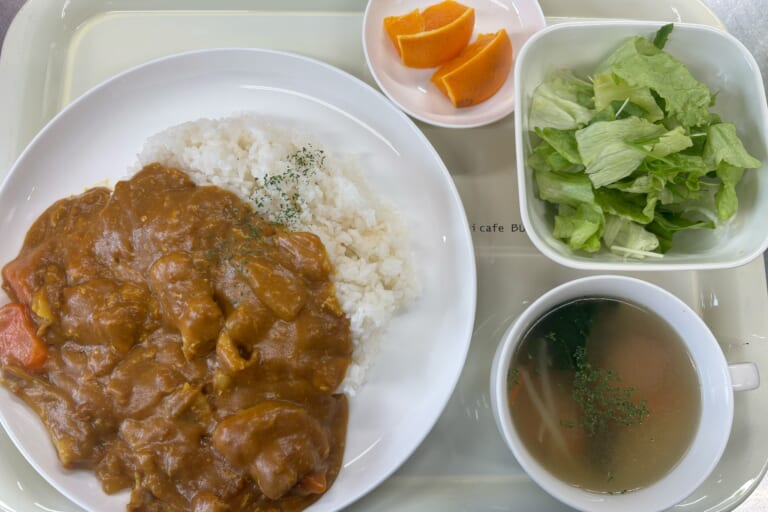 【親和の学生寮】今日の晩ごはん☆カレーライス