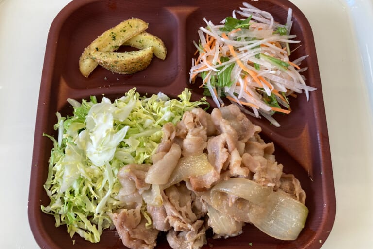 【親和の学生寮】今日の晩ごはん☆豚の生姜焼き