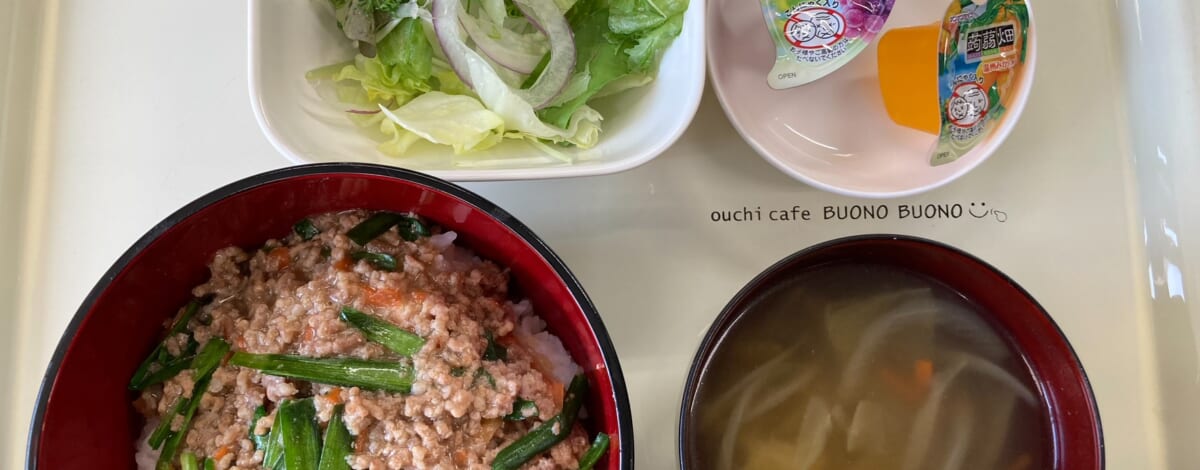 【親和の学生寮】今日の晩ごはん☆ニラそぼろ丼