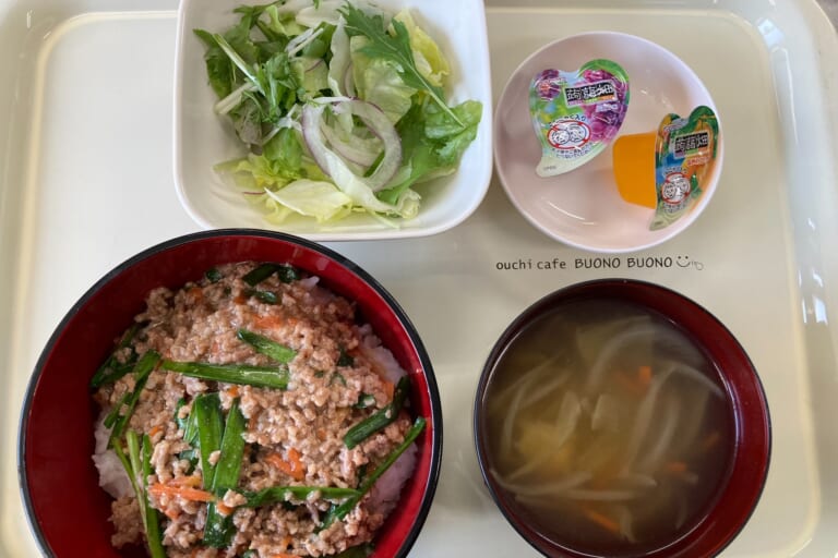 【親和の学生寮】今日の晩ごはん☆ニラそぼろ丼