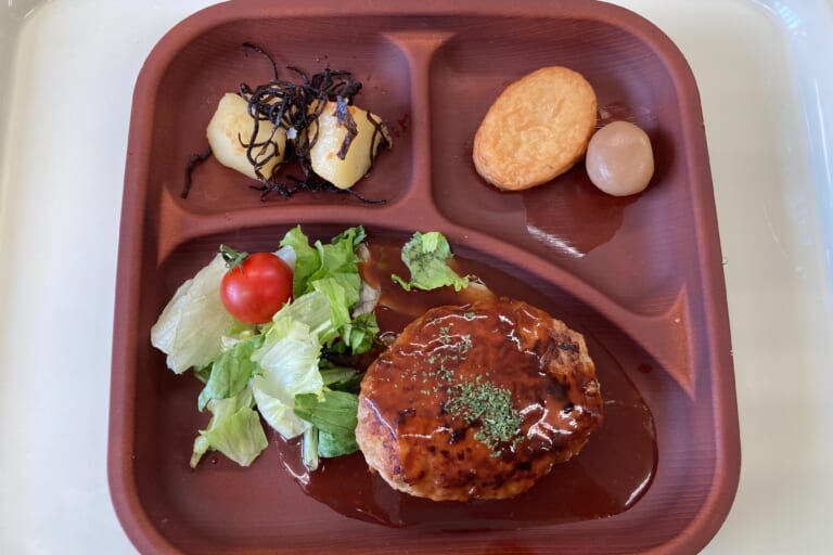【親和の学生寮】今日の晩ごはん☆ハンバーグ