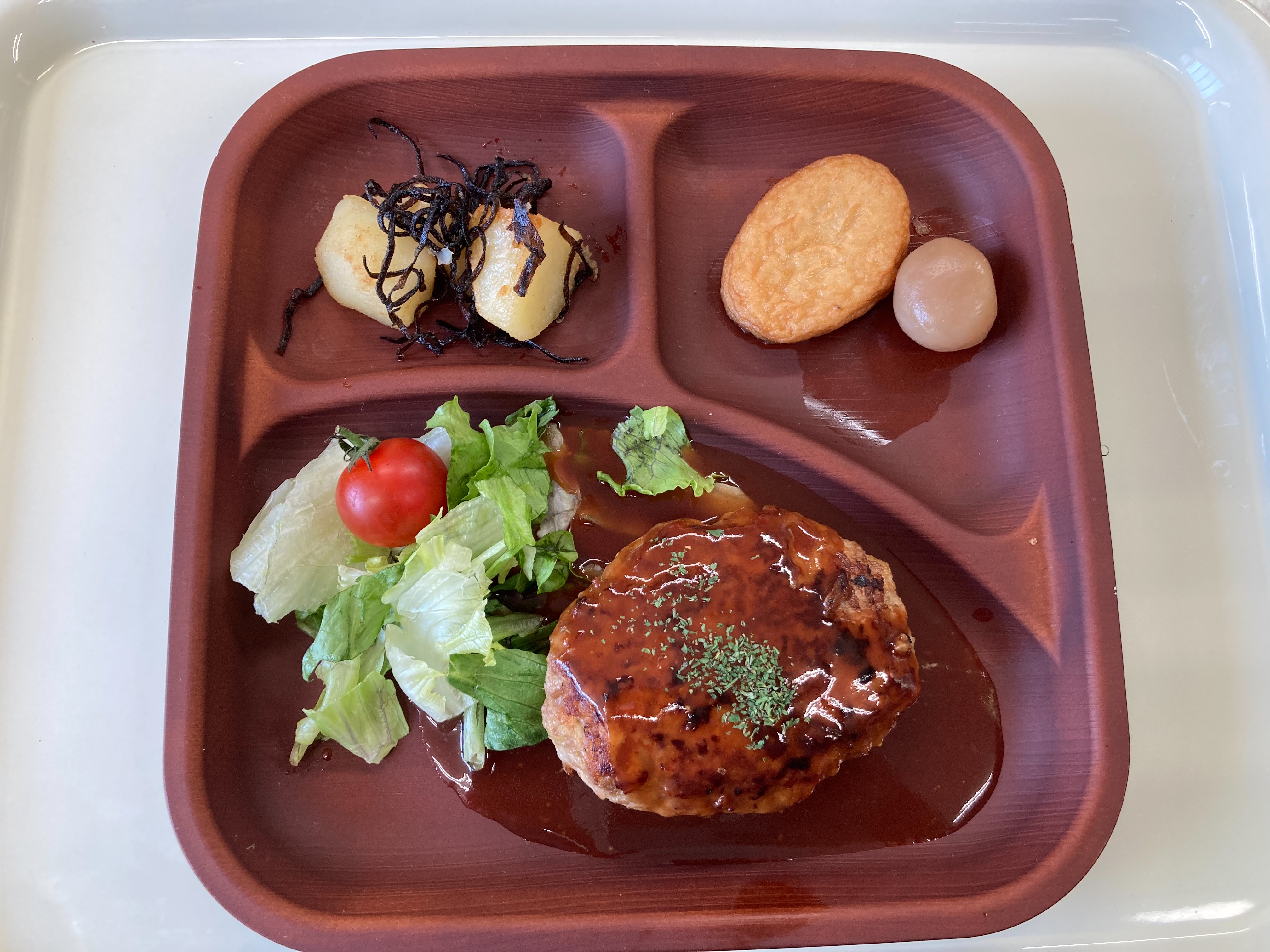 【親和の学生寮】今日の晩ごはん☆ハンバーグ